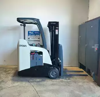 Stand-Up Rider Forklift 2017  Crown RC 5535-30 (1)