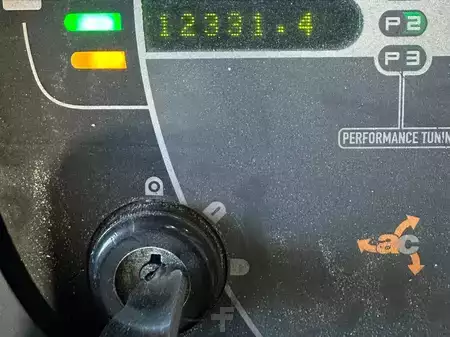 Stand-Up Rider Forklift 2017  Crown RC 5535-30 (13)