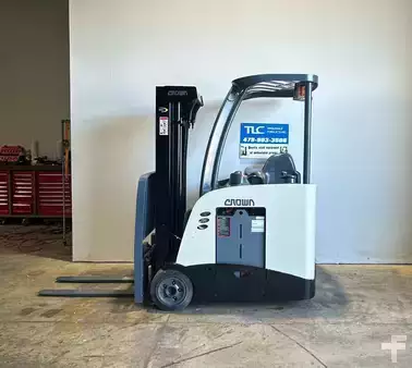 Stand-Up Rider Forklift 2017  Crown RC 5535-30 (3)