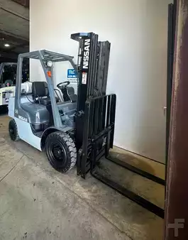 Propane Forklifts 2013  Unicarriers MP1F2A25LV (6)