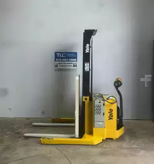 Pallet Stackers 2010  Yale MSW040SFN24TV087 (1)