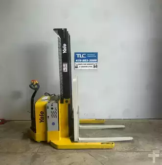 Pallet Stackers 2010  Yale MSW040SFN24TV087 (2)