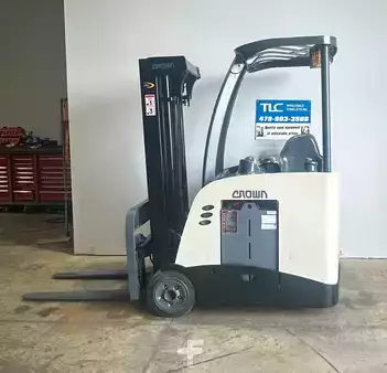 Stand-Up Rider Forklift 2016  Crown RC 5535-30 (1)