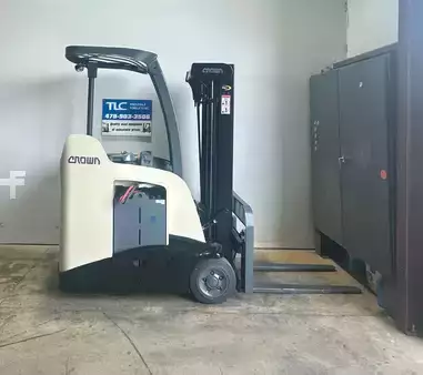 Stand-Up Rider Forklift 2016  Crown RC 5535-30 (2)