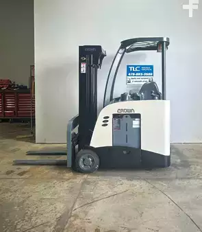 Stand-Up Rider Forklift 2014  Crown RC 5530-30 (2)