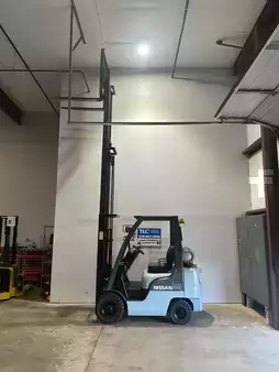 Propane Forklifts 2012  Nissan MP1F1A20LV (2)