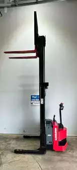 Pallet Stackers 2017  Raymond RSS40 (2)