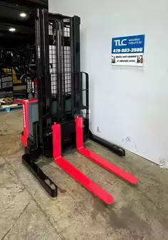 Pallet Stackers 2017  Raymond RSS40 (6)