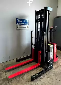 Pallet Stackers 2018  Raymond RSS40 (11)