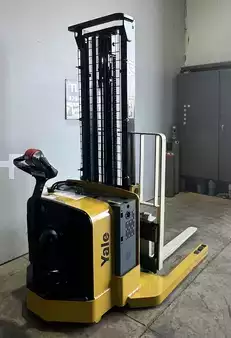 Apilador eléctrico 2025  Yale MSW040SFN24TV087 (5)