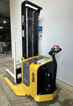 Apilador eléctrico 2025  Yale MSW040SFN24TV087 (6)