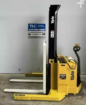 Pallet Stackers 2011  Yale MSW040SFN24TV087 (1)