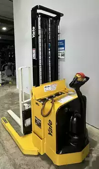 Pallet Stackers 2011  Yale MSW040SFN24TV087 (4)