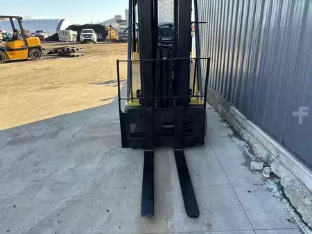 Propane Forklifts - CAT Lift Trucks T80D (2)