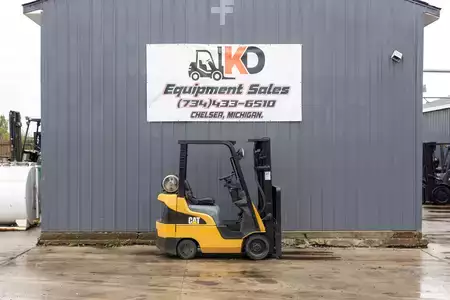 Propane Forklifts - CAT Lift Trucks CC4000 (1)