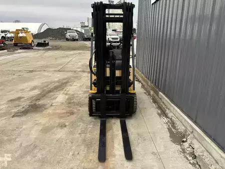 Montacargas GLP - CAT Lift Trucks GC15K (2)