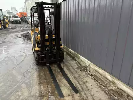 Montacargas GLP 2015  CAT Lift Trucks 2C5000 (2)