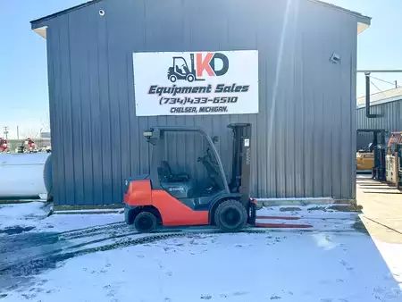 Diesel Forklifts - Toyota 8FDU25 (1)