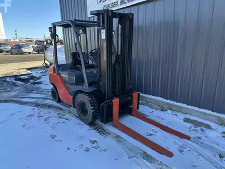 Diesel Forklifts - Toyota 8FDU25 (4)