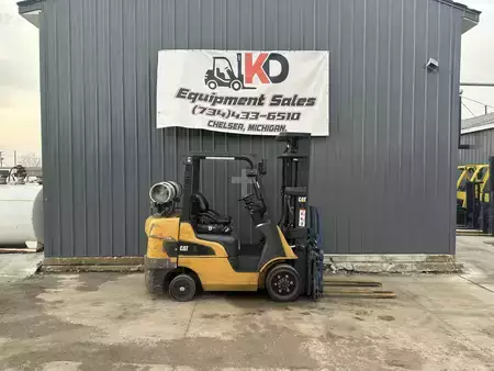 Propane Forklifts - CAT Lift Trucks 2C6500 (1)