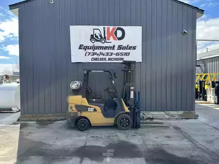 Propane Forklifts - CAT Lift Trucks 2C6500 (1)