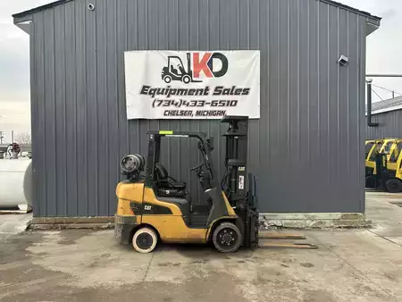 Propane Forklifts - CAT Lift Trucks 2C6500 (1)