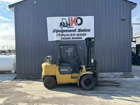 Propane Forklifts - CAT Lift Trucks GP30K (1)