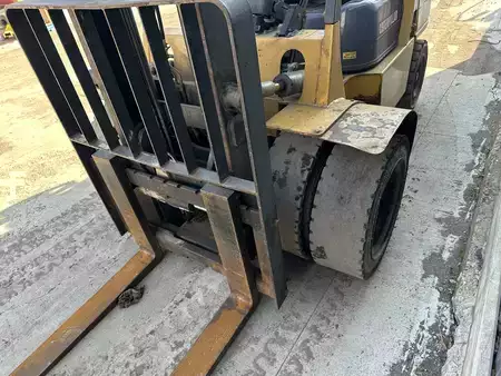 Propane Forklifts - CAT Lift Trucks GP30K (2)