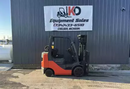 Propane Forklifts - Toyota 8FGCU25 (1)