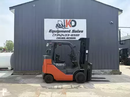 Propane Forklifts 2016  Toyota 8FGC35U (1)