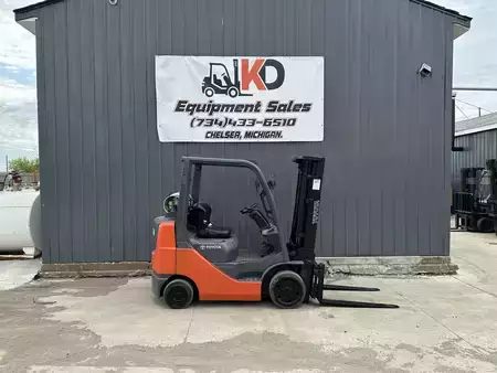 Propane Forklifts - Toyota 8FGCU25 (1)