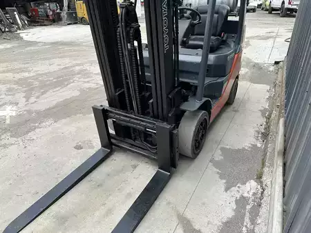 Propane Forklifts - Toyota 8FGCU25 (2)