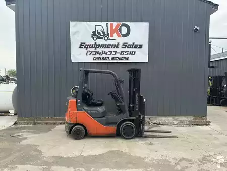 Propane Forklifts - Toyota 8FGCU25 (1)