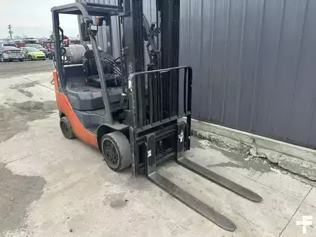Propane Forklifts - Toyota 8FGCU25 (2)