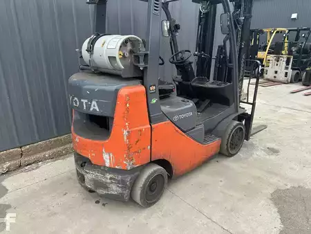 Propane Forklifts - Toyota 8FGCU25 (5)