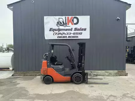Propane Forklifts - Toyota 8FGCU25 (1)