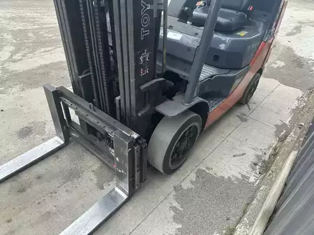 Propane Forklifts - Toyota 8FGCU25 (2)