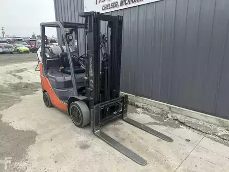 Propane Forklifts - Toyota 8FGCU25 (4)