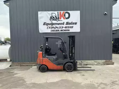 Propane Forklifts - Toyota 8FGCU25 (1)