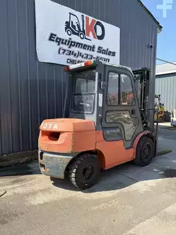 Chariots élévateurs à essence - Toyota 7FGU30 (3)