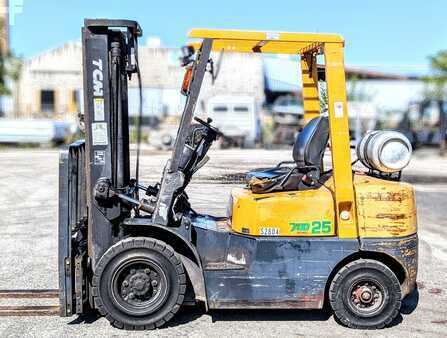 LPG Forklifts 2001  TCM  FG25FG25N5T (1)