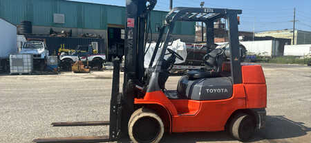 Propane Forklifts - Toyota 7FGCU35 Forklift (1)
