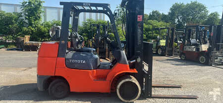 Propane Forklifts - Toyota 7FGCU35 Forklift (2)