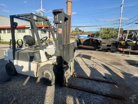 Propane Forklifts 2002  Unicarriers PJ02A25V (2)