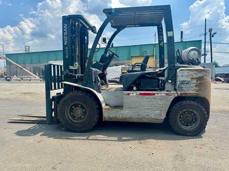 Propane Forklifts - Nissan MJ1F4A40LV Forklift (1)