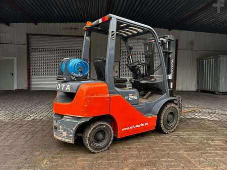 Treibgasstapler 2014  Toyota 8FGF25 (3)