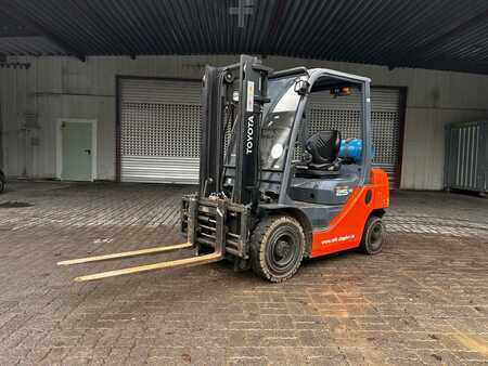 Treibgasstapler 2014  Toyota 8FGF25 (1)