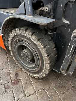 Treibgasstapler 2014  Toyota 8FGF25 (11)