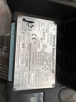 Treibgasstapler 2014  Toyota 8FGF25 (6)