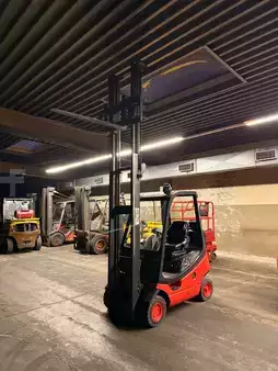 Dieselstapler 2000  Linde H16D Seitenschieber (1)